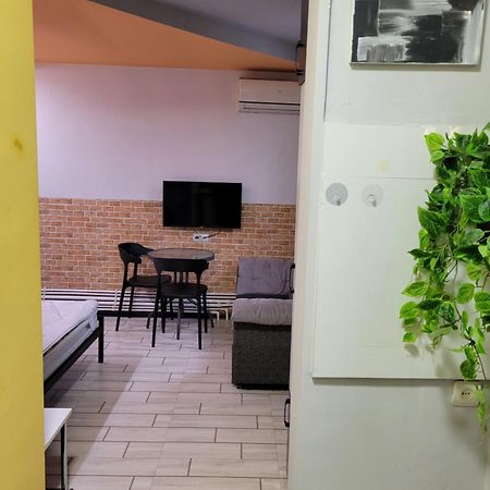 Hotel Мини Дом Целиком Около Мед Центра Астхик Erevan Esterno foto