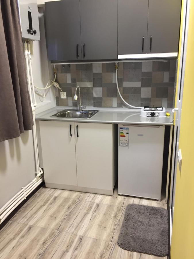 Hotel Мини Дом Целиком Около Мед Центра Астхик Erevan Esterno foto