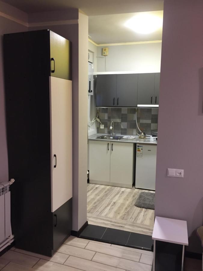 Hotel Мини Дом Целиком Около Мед Центра Астхик Erevan Esterno foto