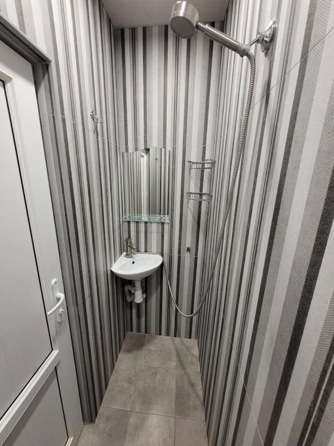 Hotel Мини Дом Целиком Около Мед Центра Астхик Erevan Esterno foto