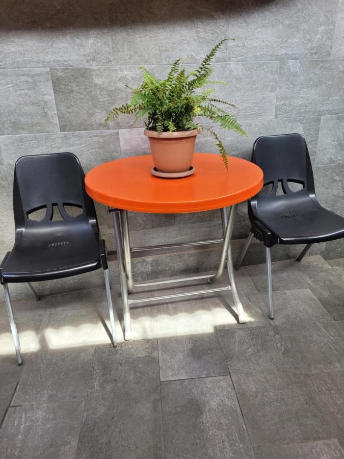 Hotel Мини Дом Целиком Около Мед Центра Астхик Erevan Esterno foto