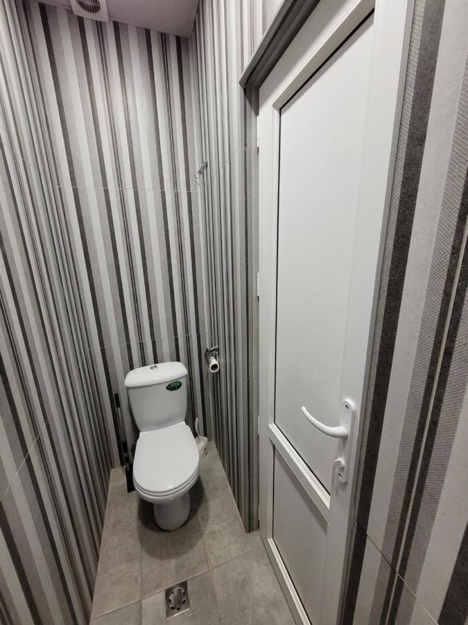 Hotel Мини Дом Целиком Около Мед Центра Астхик Erevan Esterno foto