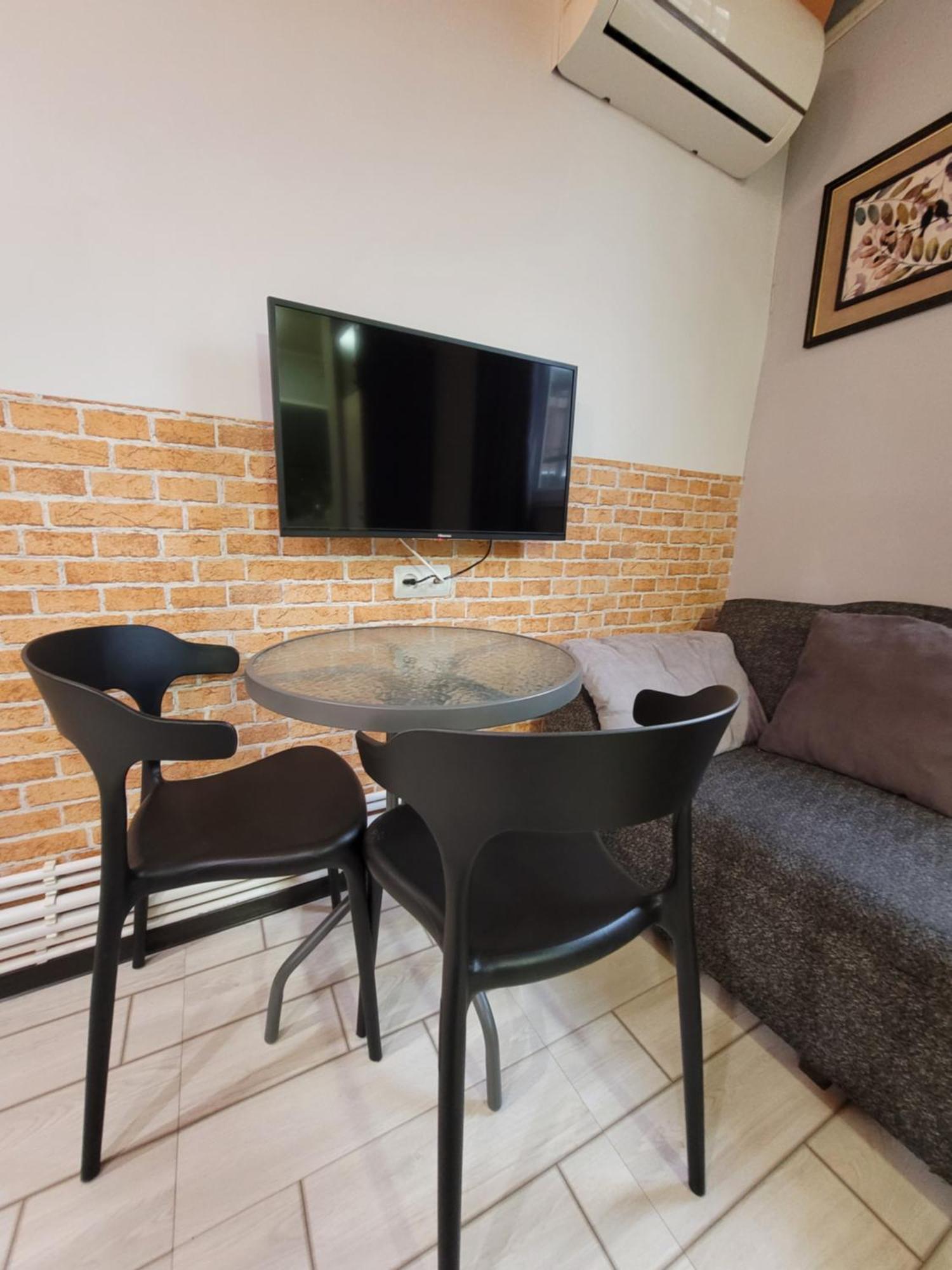 Hotel Мини Дом Целиком Около Мед Центра Астхик Erevan Esterno foto