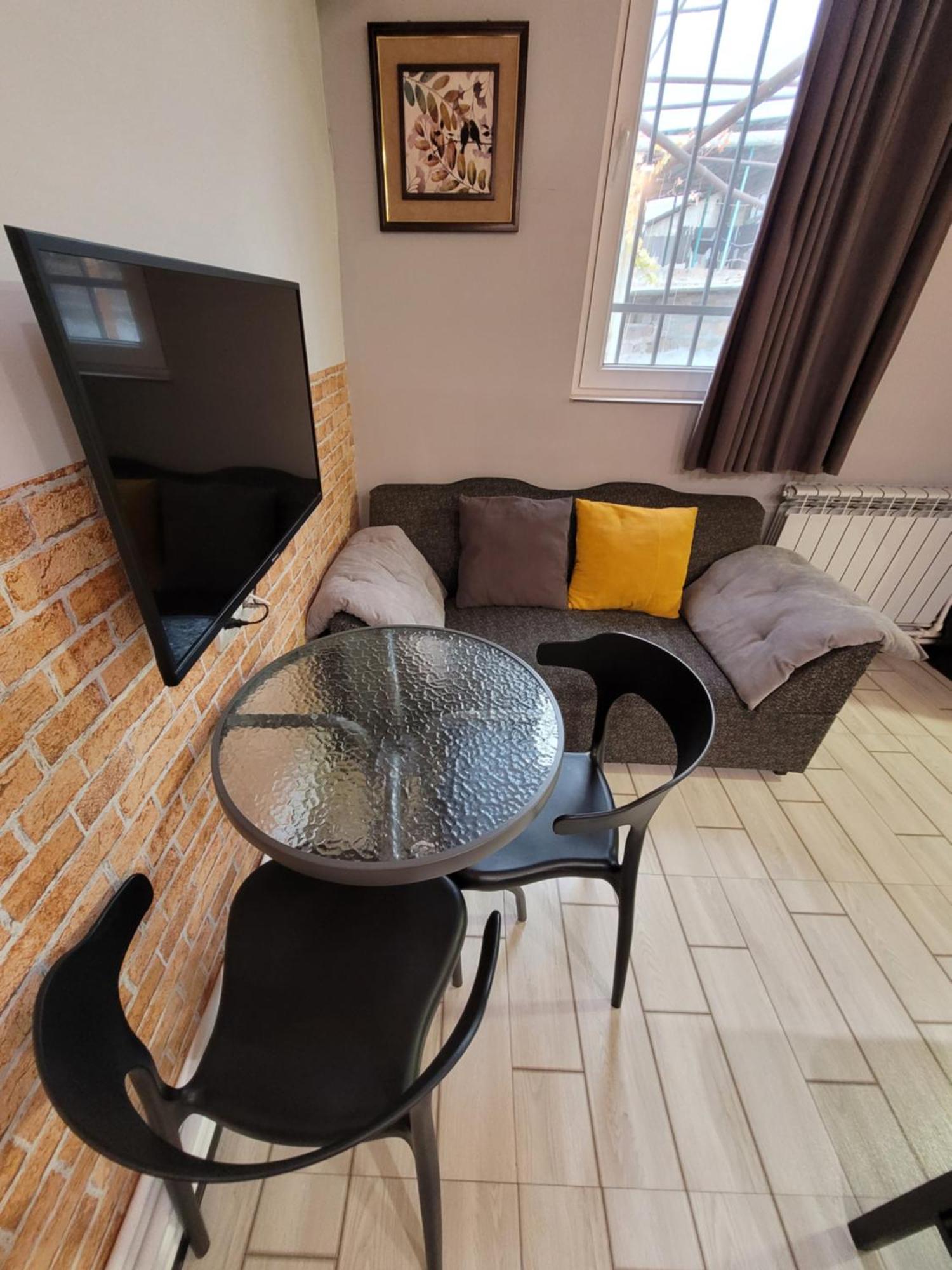 Hotel Мини Дом Целиком Около Мед Центра Астхик Erevan Esterno foto