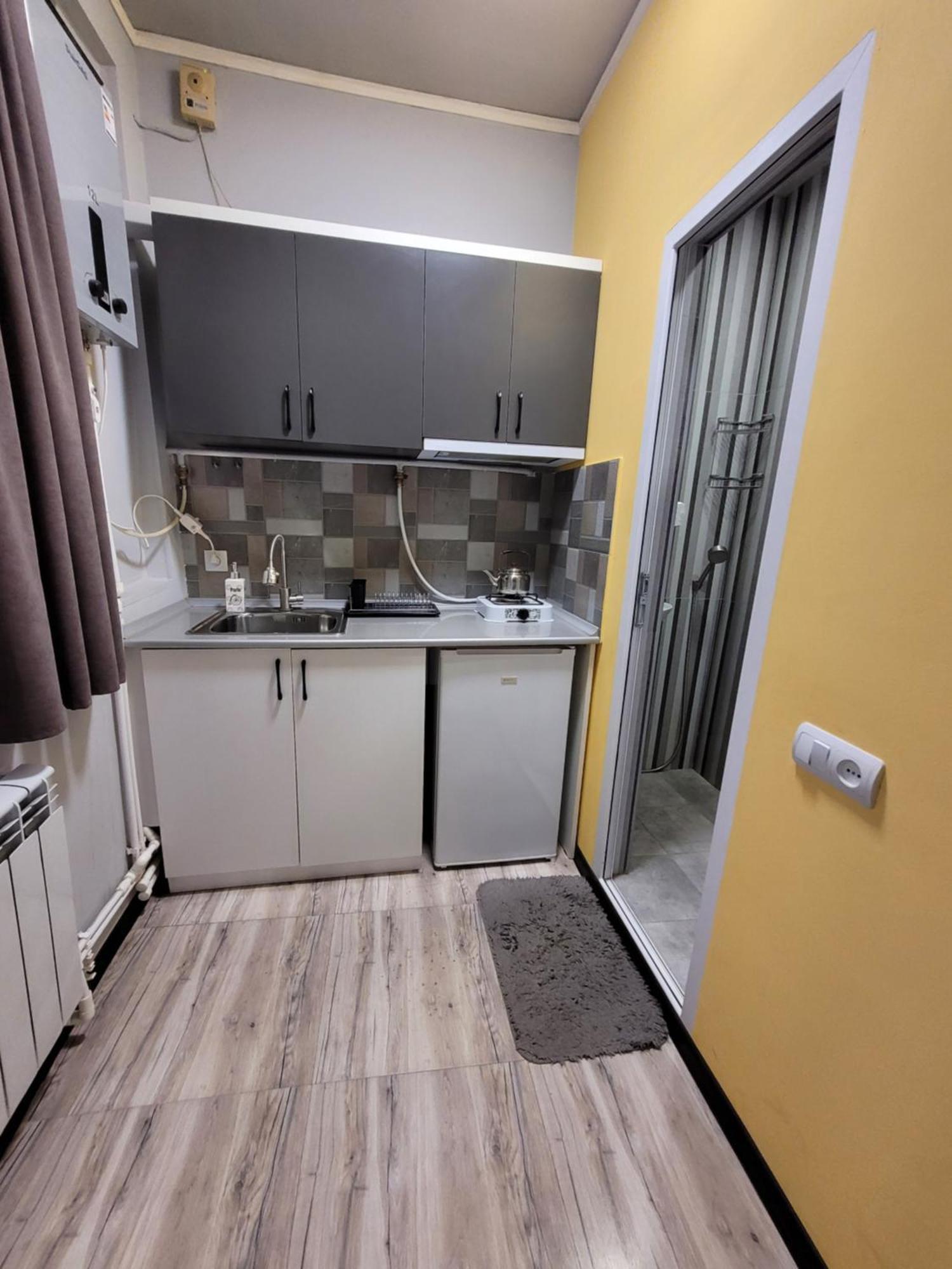 Hotel Мини Дом Целиком Около Мед Центра Астхик Erevan Esterno foto